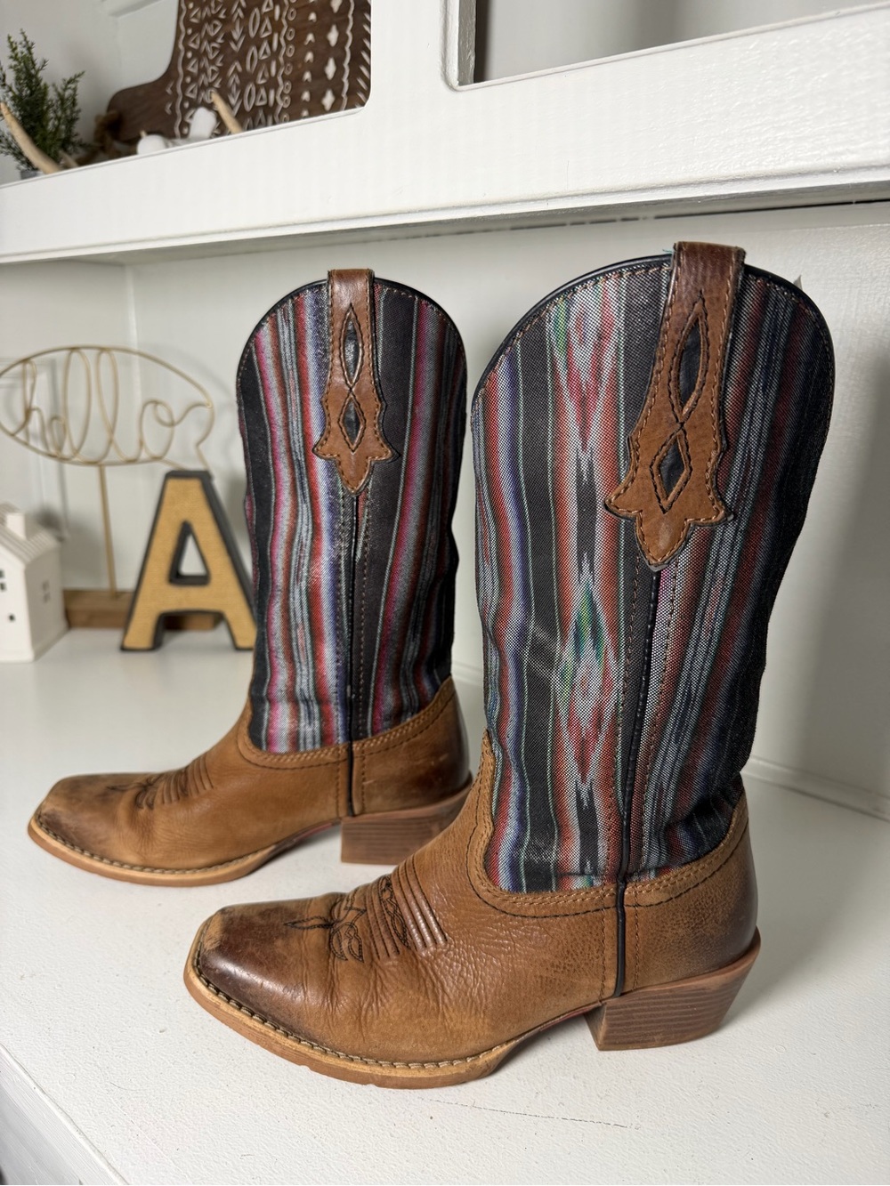 Justin Womens 7.5 Brown Leather Cowboy Boots Southwestern Serape Western